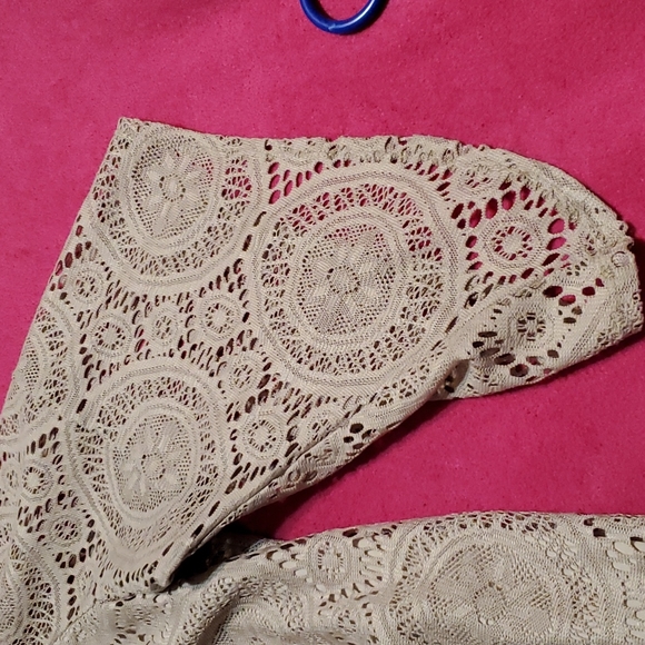 Lace top - Picture 2 of 4